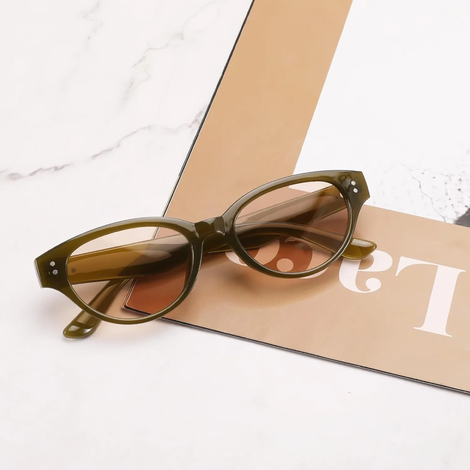 Rerto Cat Eye Sunglasses for Women Trendy 90s Vintage Sun Glasses Classic Shades UV400 Protection
