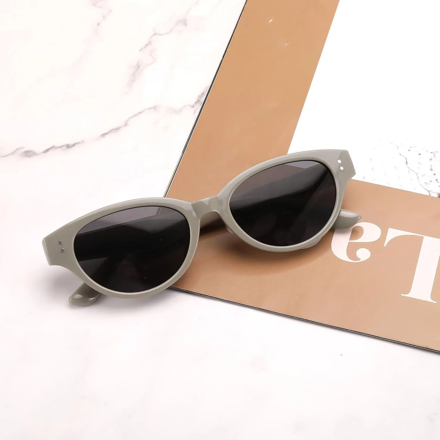 Rerto Cat Eye Sunglasses for Women Trendy 90s Vintage Sun Glasses Classic Shades UV400 Protection