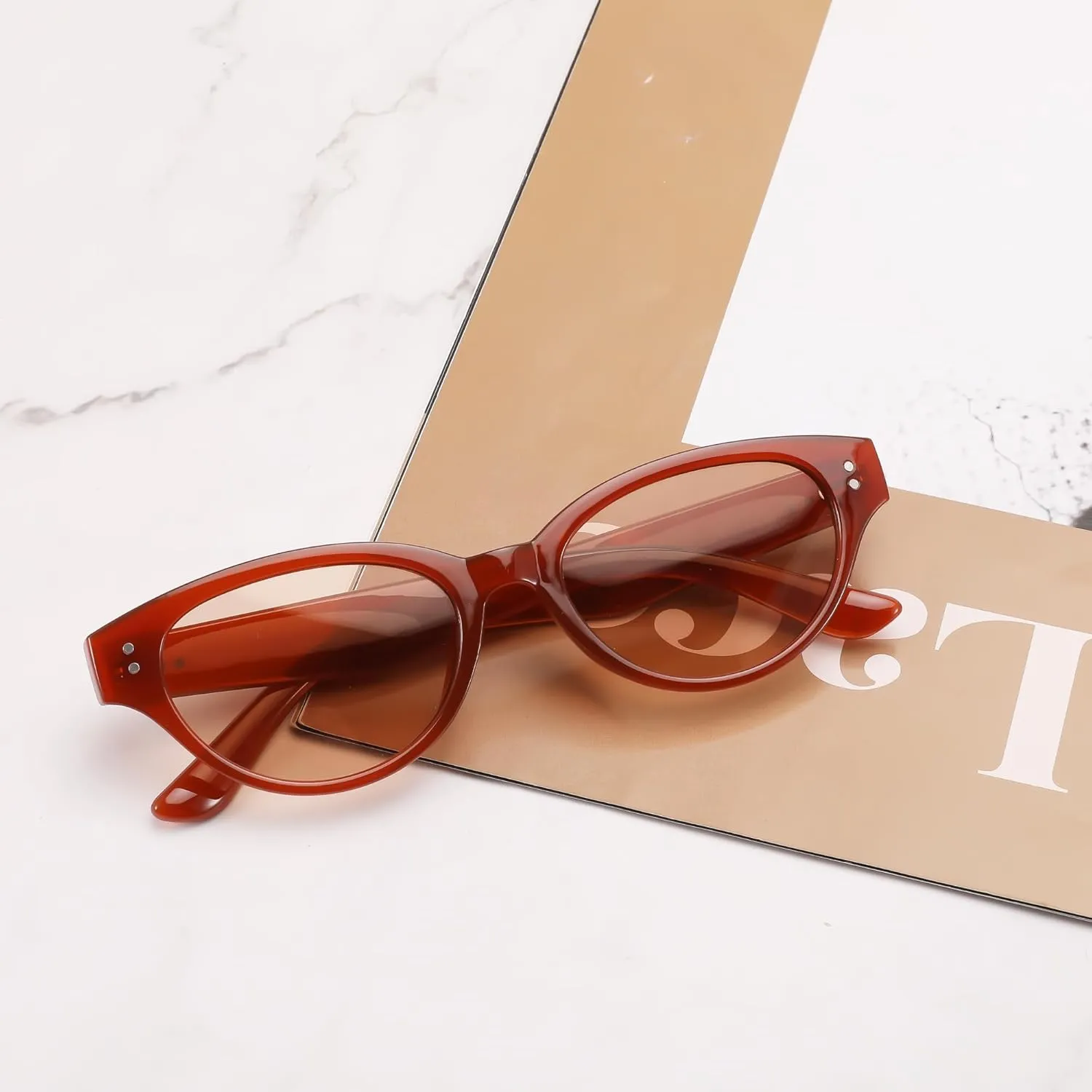 Rerto Cat Eye Sunglasses for Women Trendy 90s Vintage Sun Glasses Classic Shades UV400 Protection